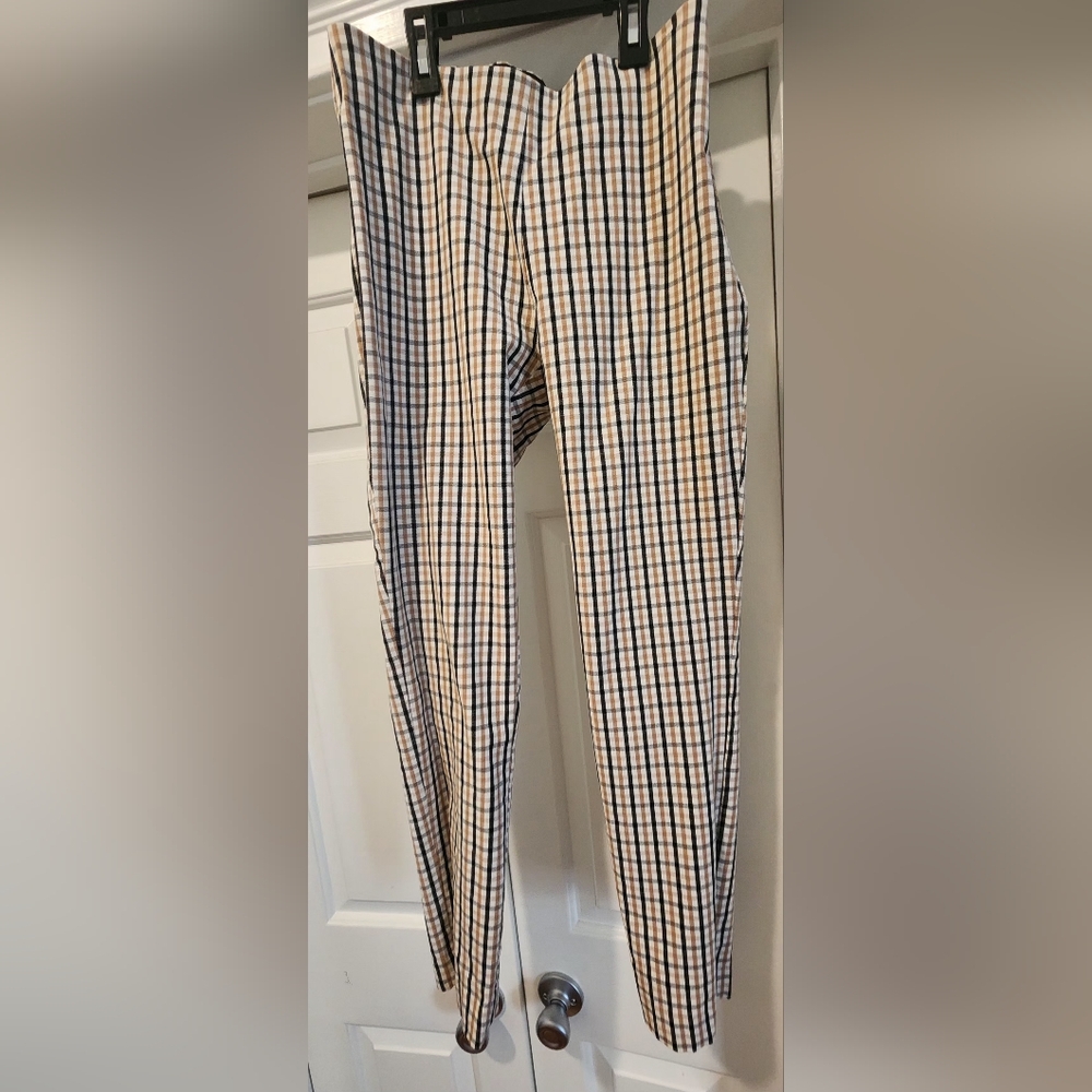 Side Zip Skinny Pants. Elastic In Waist Never Worn. Very Nice Blk,Wht, Tan